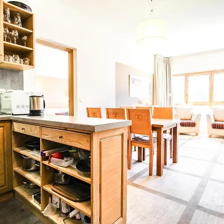 Bright Spacious Two Bed South Facing Family Flaine