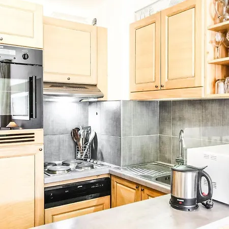 Bright Spacious Two Bed South Facing Family Apartment