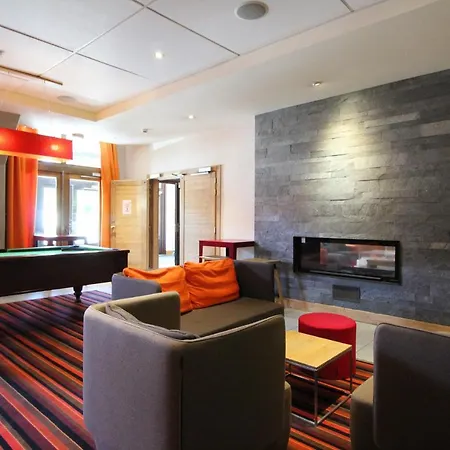 Bright Spacious Two Bed South Facing Family Apartment