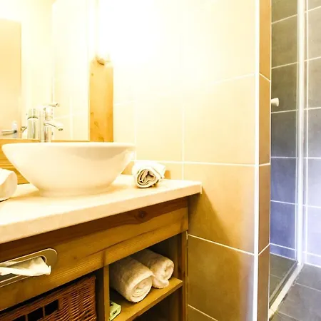 Bright Spacious Two Bed South Facing Family * Flaine