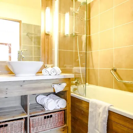 Bright Spacious Two Bed South Facing Family